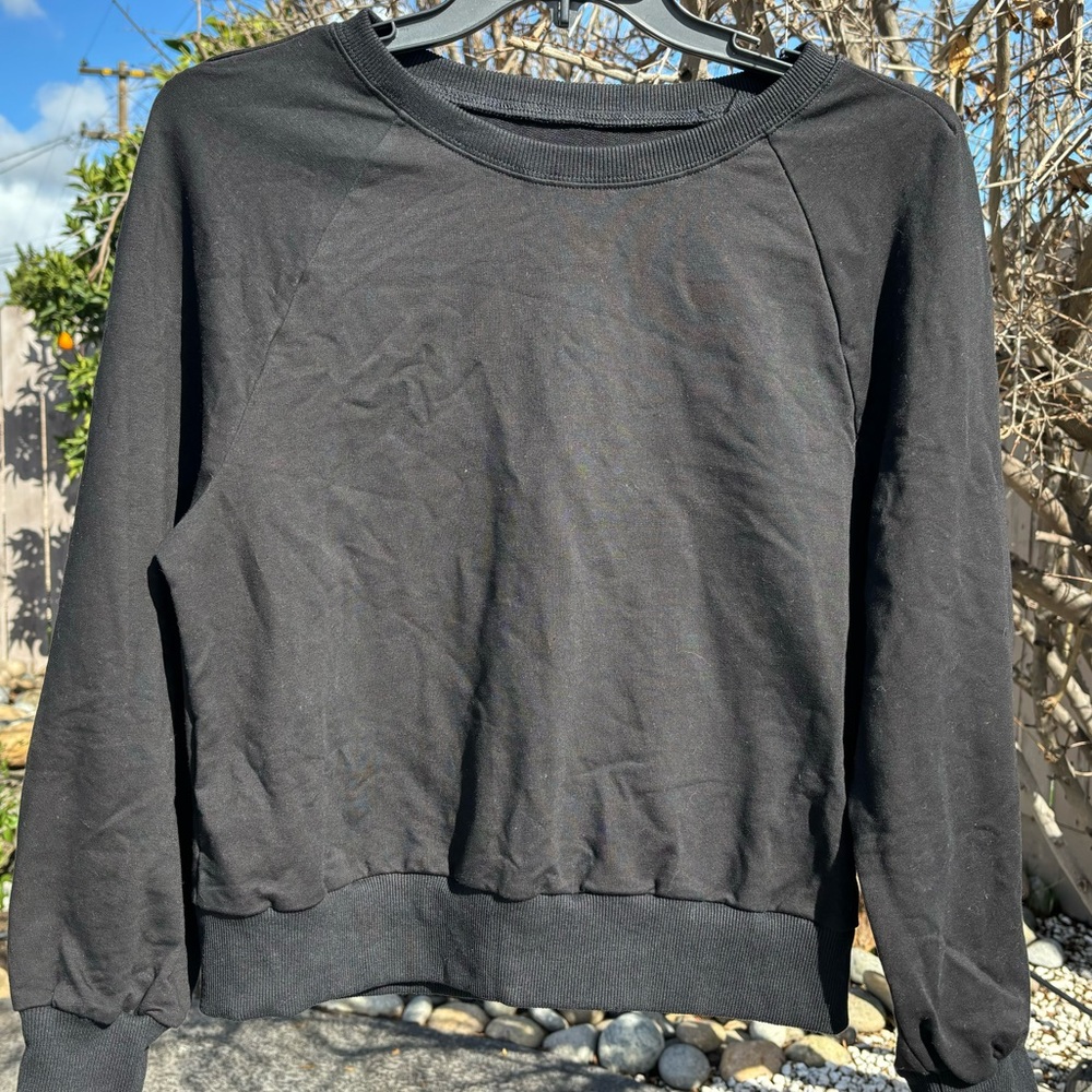 Jet black full sleeve crew neck sweatshirt size M brand new.